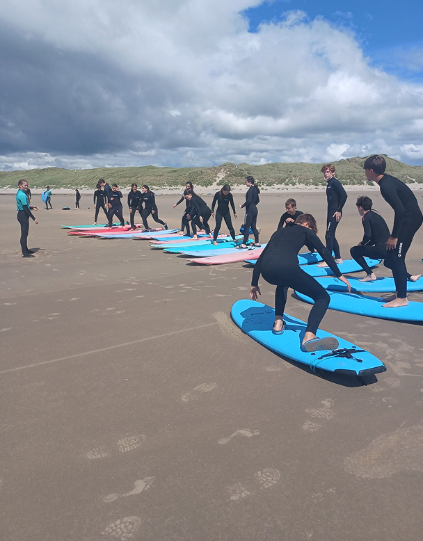Campamento Multi Activity en Irlanda: surf, deportes y debates