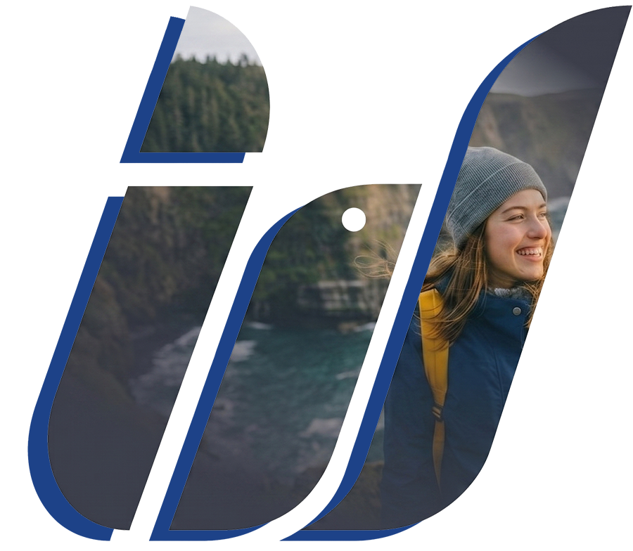 Joven sonriente en un paisaje natural integrado en el logotipo de Programas Interway, representando el inicio de una nueva trayectoria académica y de vida. Joven sonriente en un paisaje natural integrado en el logotipo de Programas Interway, representando el inicio de una nueva trayectoria académica y de vida.