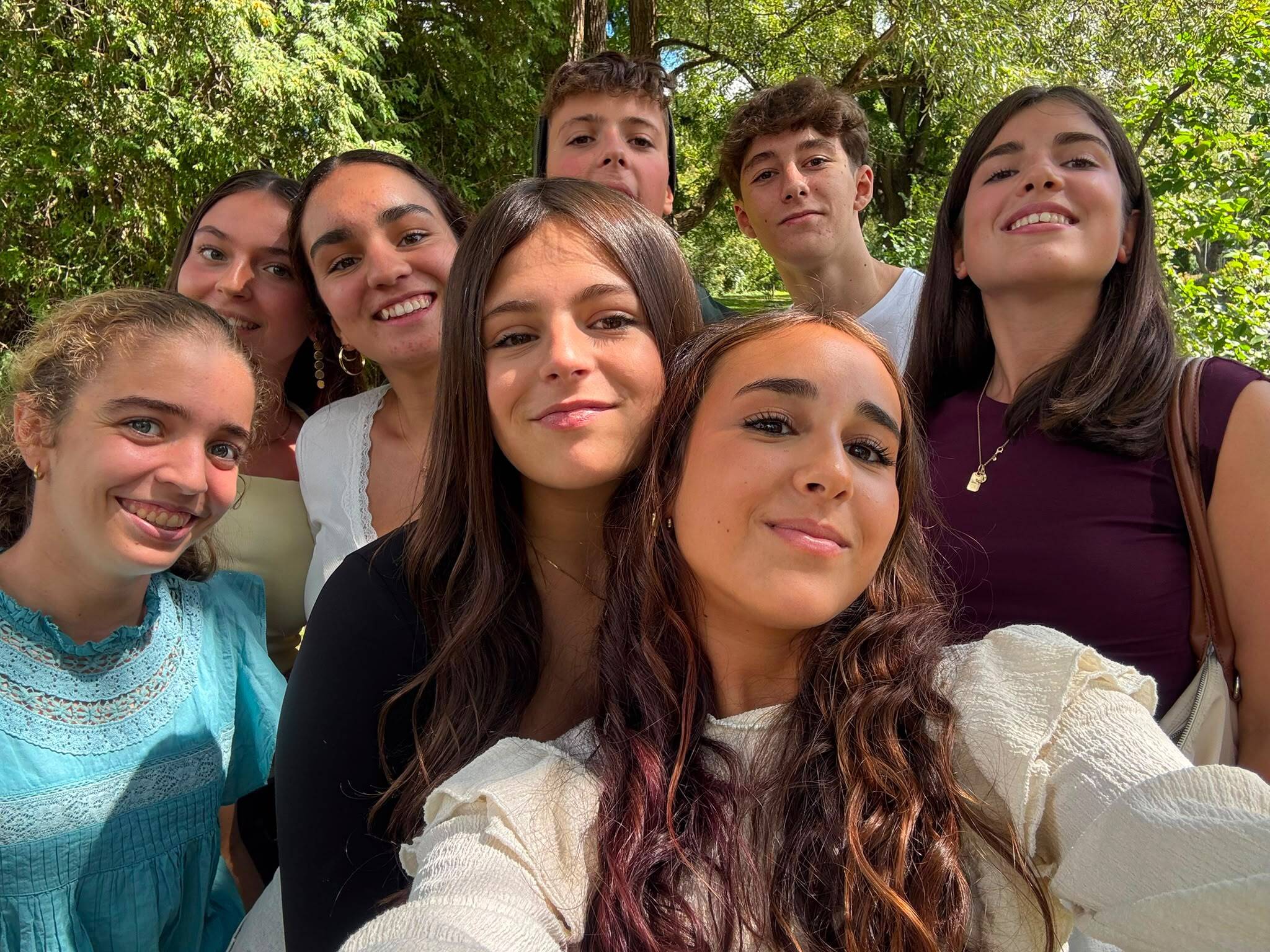 Carla con sus nuevas amigas del High School