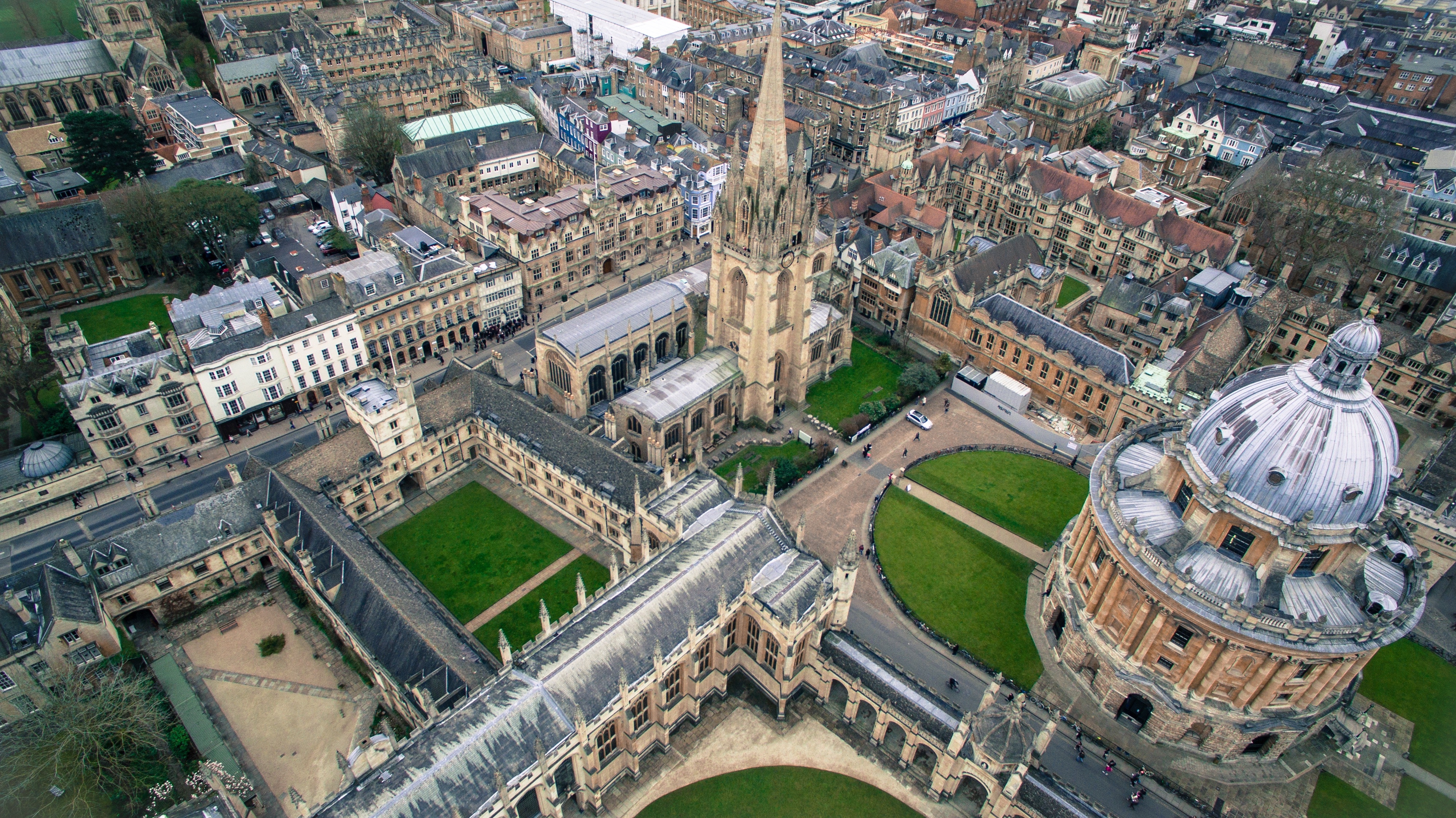 Oxford - EC - CURSOS DE INGLÉS EXPERIENCIAS DIFERENTES